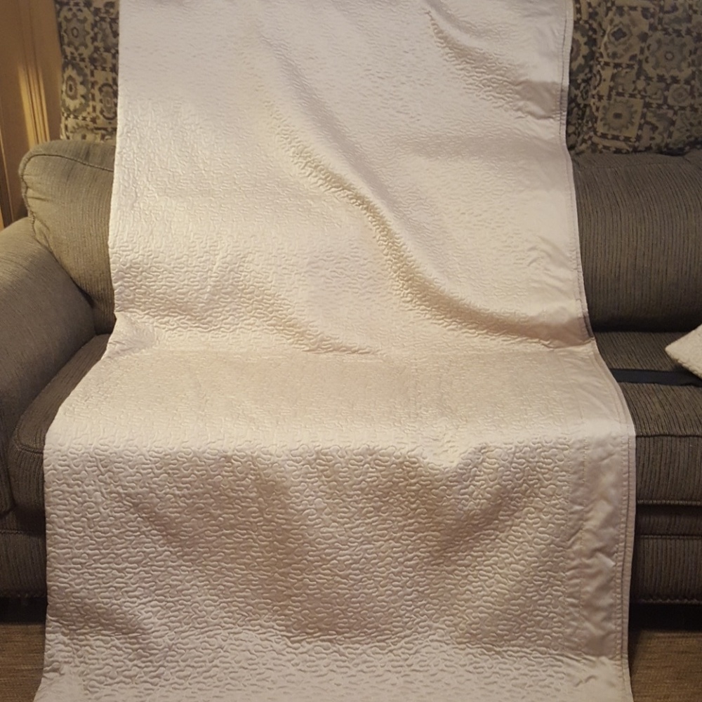 Queen satin quilted quilt matching shams look at 2nd pic show color better
